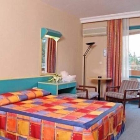 Merlin Beach Park Hotel Tosmur Eksteriør bilde