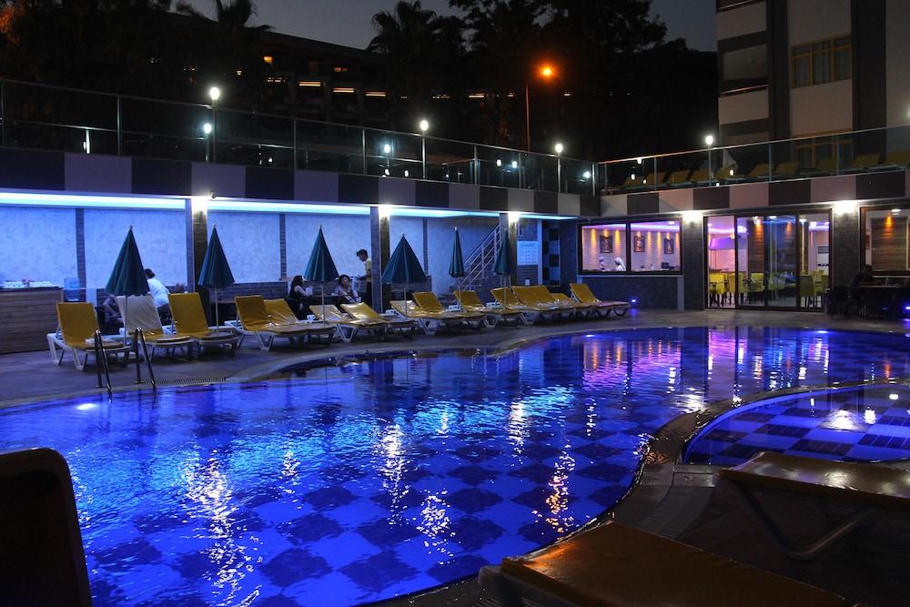 Merlin Beach Park Hotel Tosmur Eksteriør bilde
